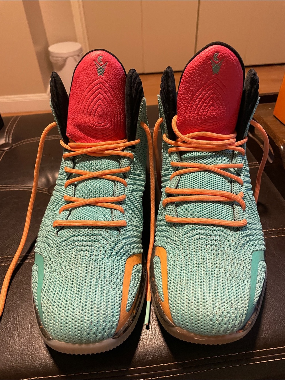 Men's Athletic Shoes - Mint Knit with Coral Tongue by